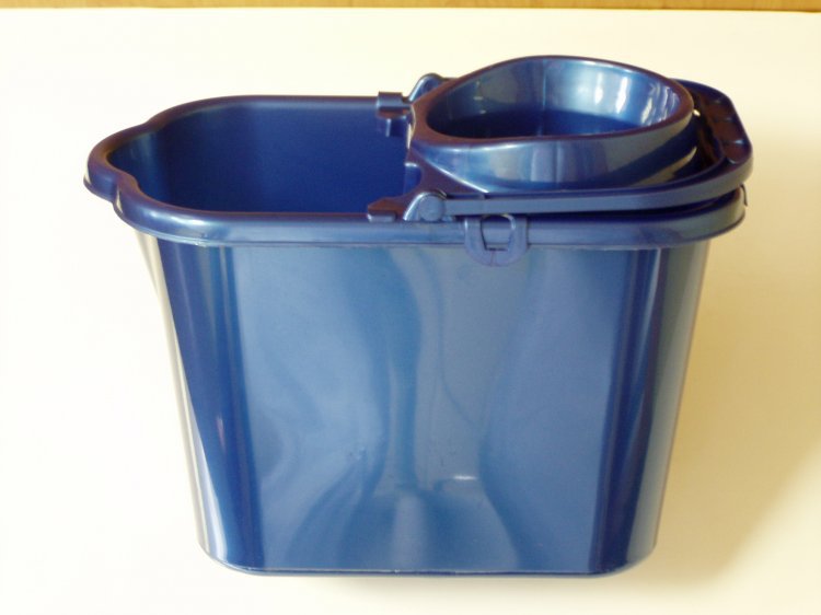 Vědro hranaté 9,5l+ždímač č.05309 | Úklidové a ochranné pomůcky - Vědra, kýble a odpadkové koše Vědro hranaté 9,5l+ždímač č.05309 | Úklidové a ochranné pomůcky - Vědra, kýble a odpadkové koše